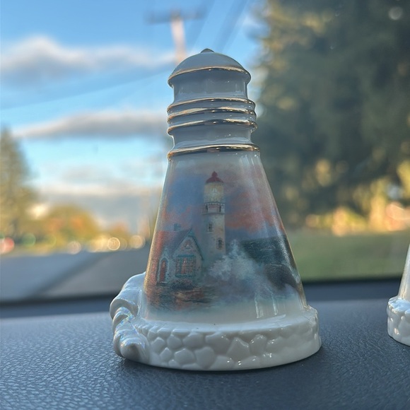 Lenox salt & pepper shaker set Thomas Kinkade $50 - Picture 6 of 7